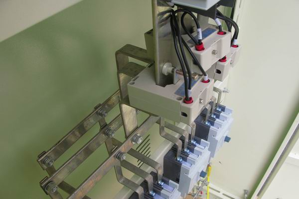 香格里拉配电柜-应急照明配电柜使用对工作人员的具